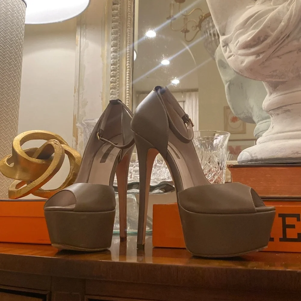 Elie Saab Brown Leather Platform Peep-Toe Pumps